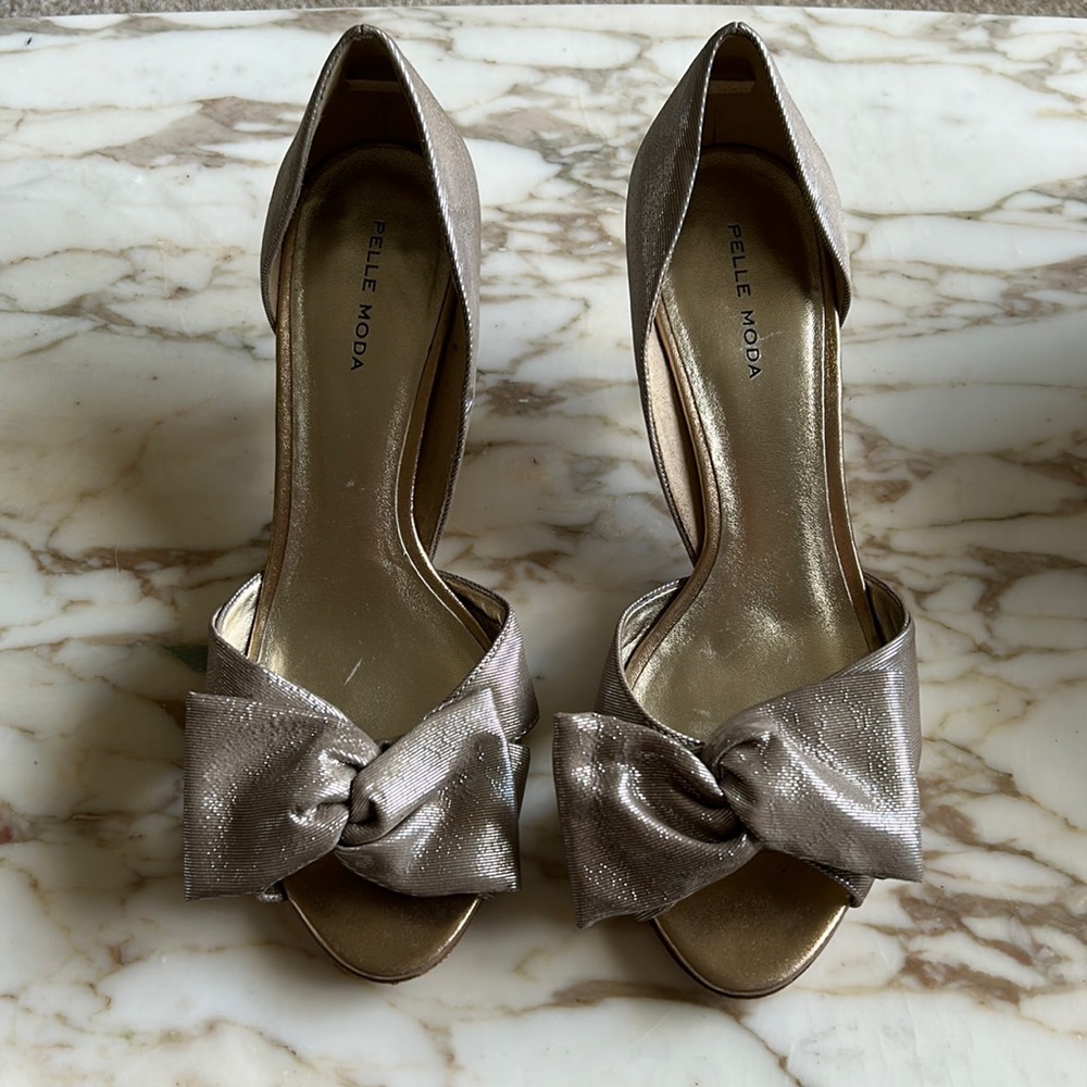 Pelle Moda Silver Bow Heels Size 9